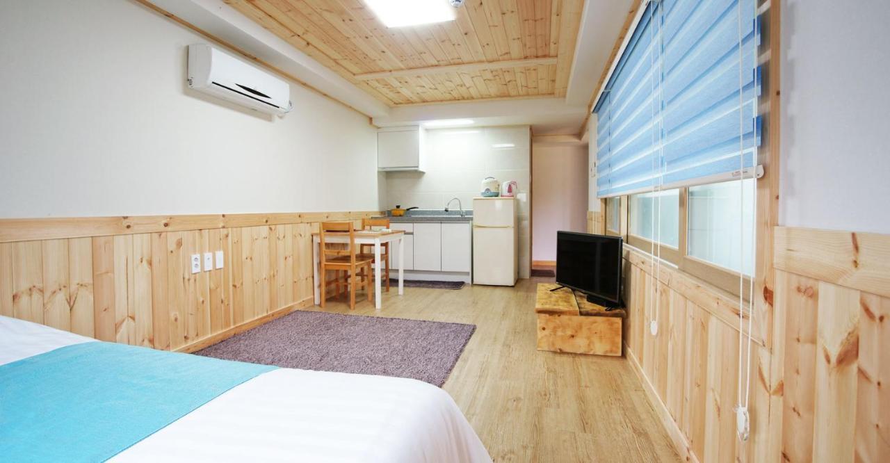 Gotjawal Geomunoreum Pension Чеджудо Экстерьер фото