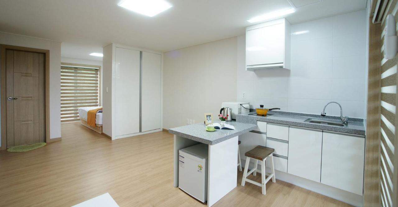 Gotjawal Geomunoreum Pension Чеджудо Экстерьер фото