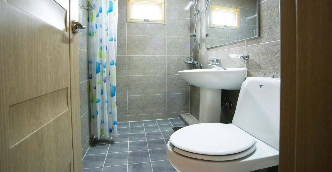 Gotjawal Geomunoreum Pension Чеджудо Экстерьер фото