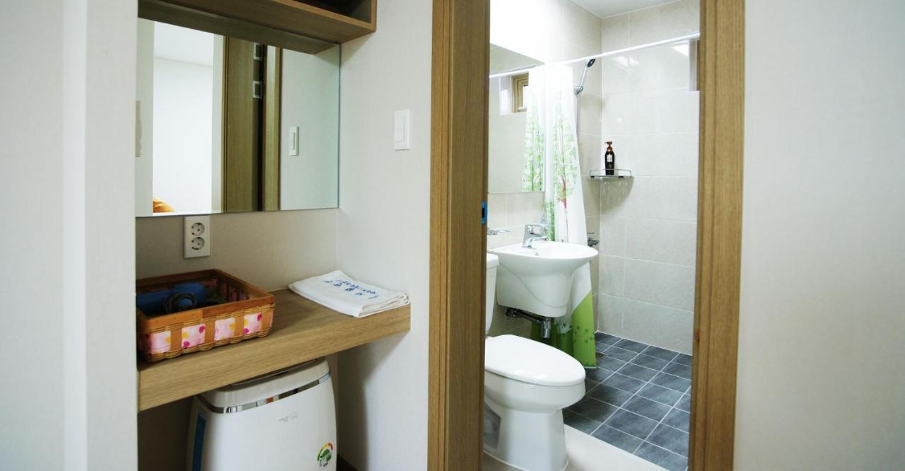 Gotjawal Geomunoreum Pension Чеджудо Экстерьер фото