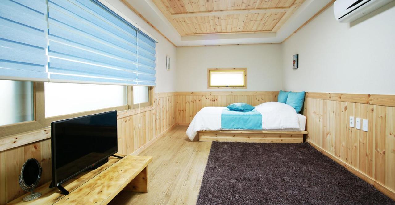 Gotjawal Geomunoreum Pension Чеджудо Экстерьер фото