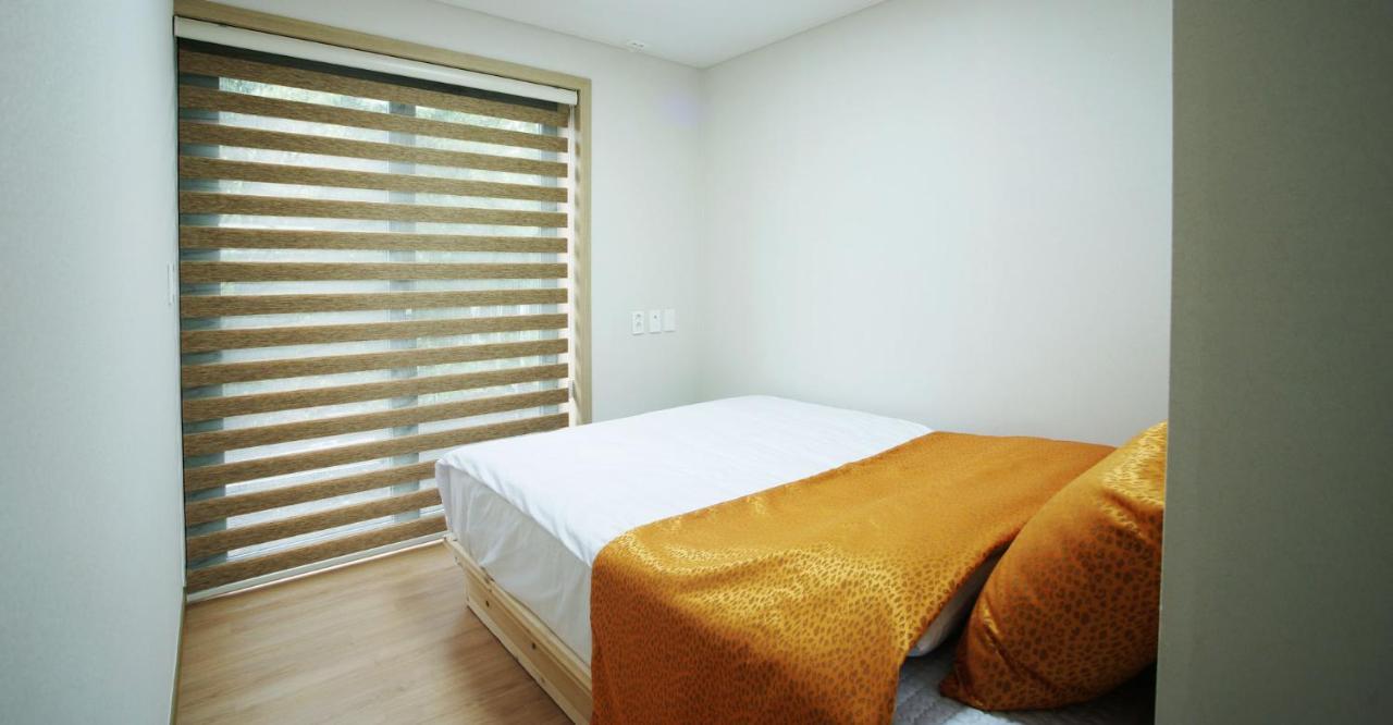 Gotjawal Geomunoreum Pension Чеджудо Экстерьер фото