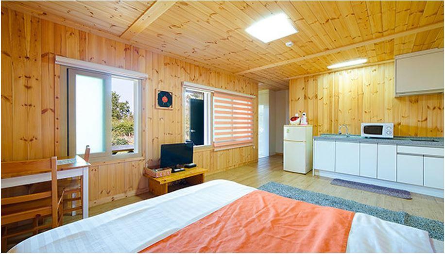 Gotjawal Geomunoreum Pension Чеджудо Экстерьер фото