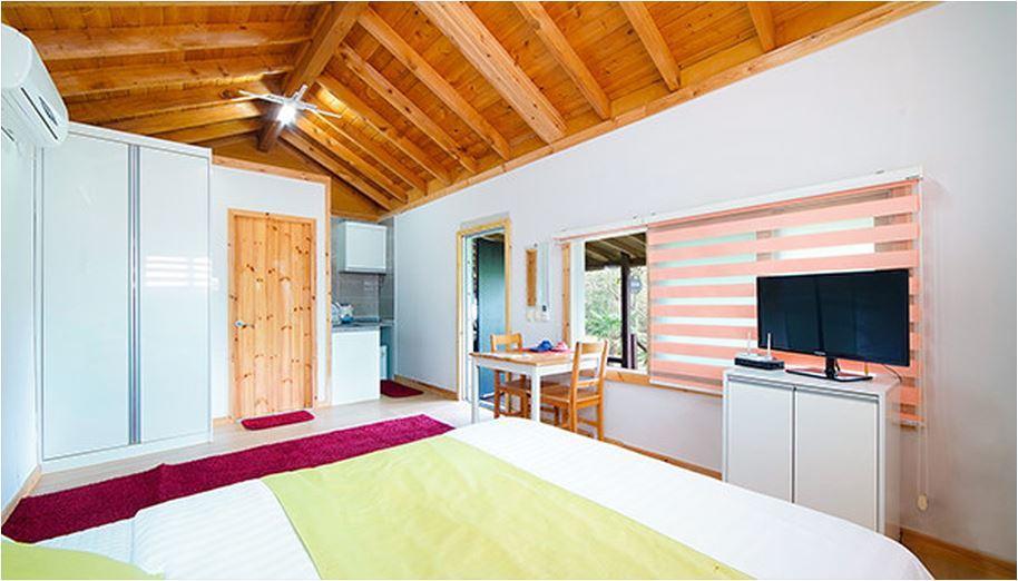 Gotjawal Geomunoreum Pension Чеджудо Экстерьер фото