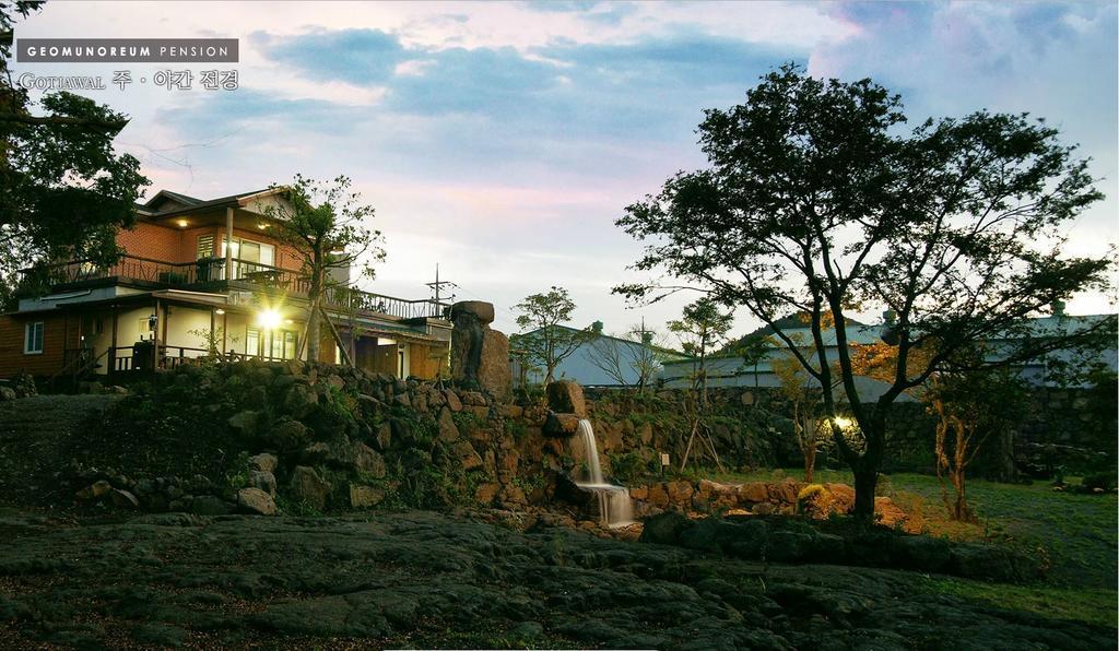 Gotjawal Geomunoreum Pension Чеджудо Экстерьер фото